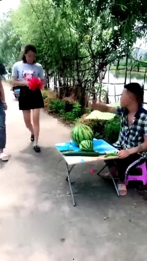 深圳公园吃瓜事件视频,一场引发热议的公共行为争议